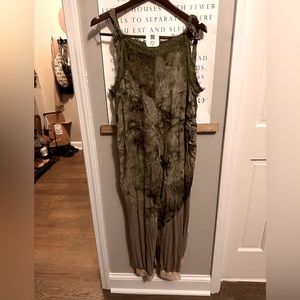 Pants jumper definitely creative fit. Still has tags on it. Lightweight comfort